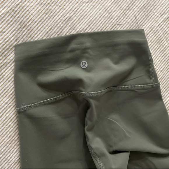 Lululemon wunder train high rise tight size 2 (28’’) - Picture 2 of 2